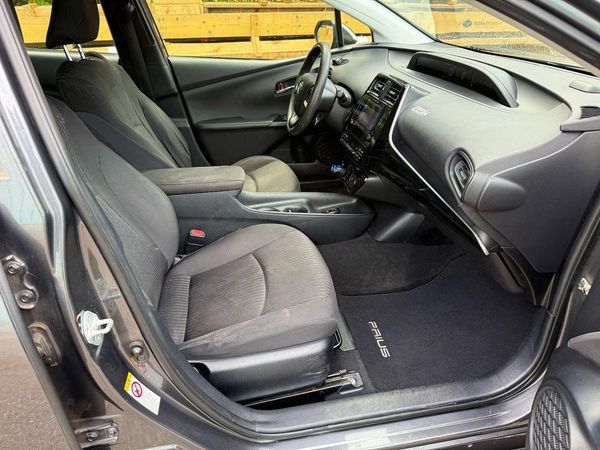 2016 TOYOTA PRIUS One/Two