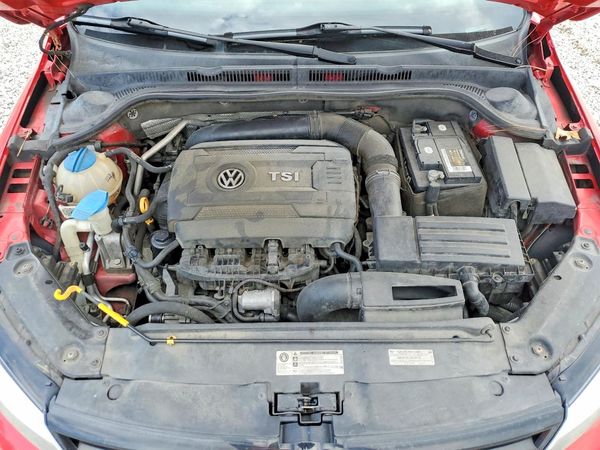 2018 VOLKSWAGEN JETTA Sport — Engine bay