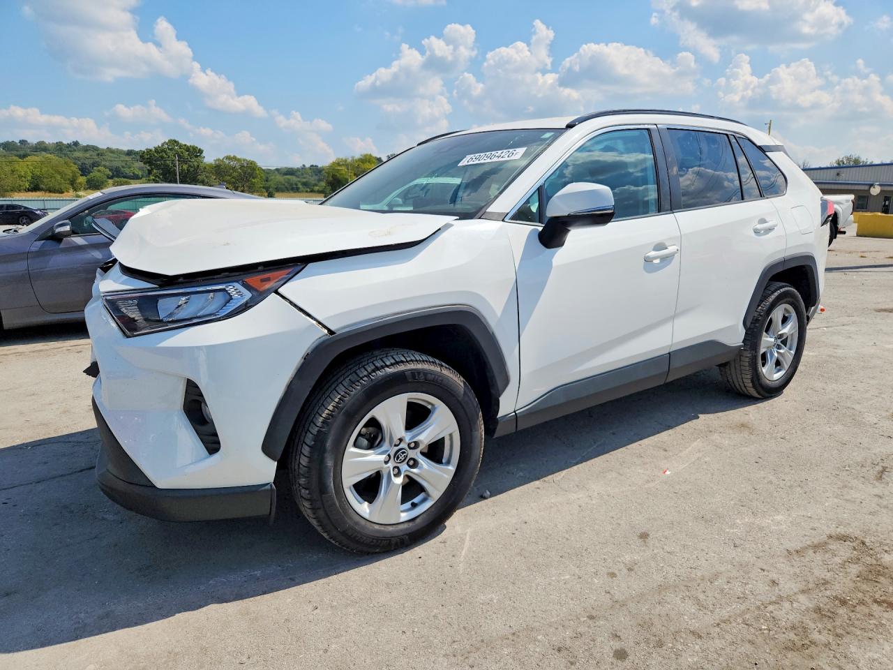 2021 TOYOTA RAV4 — Front 3/4