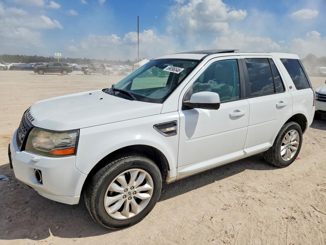 2013 LAND ROVER LR2 HSE — Front 3/4