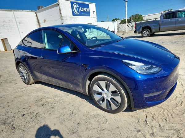 2021 TESLA MODEL Y — Passenger 3/4