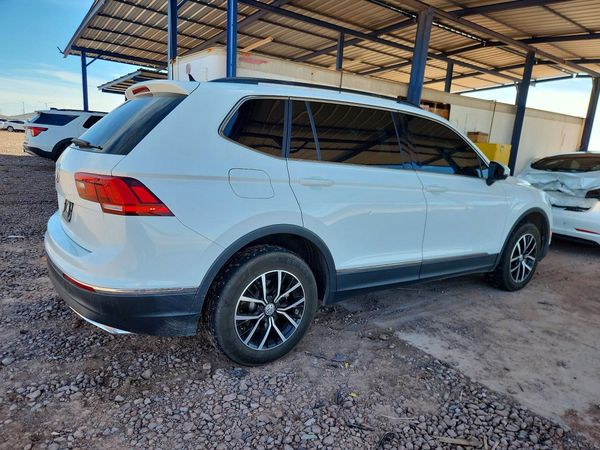 2021 VOLKSWAGEN TIGUAN SE, SE R-Line Black, SEL — PSRA