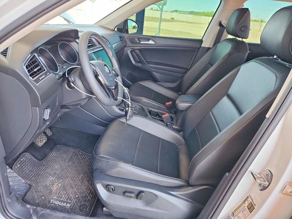 2021 VOLKSWAGEN TIGUAN SE, SE R-Line Black, SEL — DENT