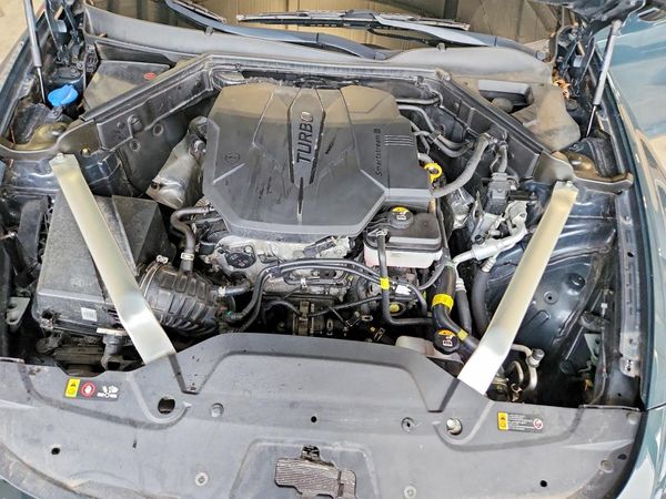 2022 KIA STINGER — Engine bay