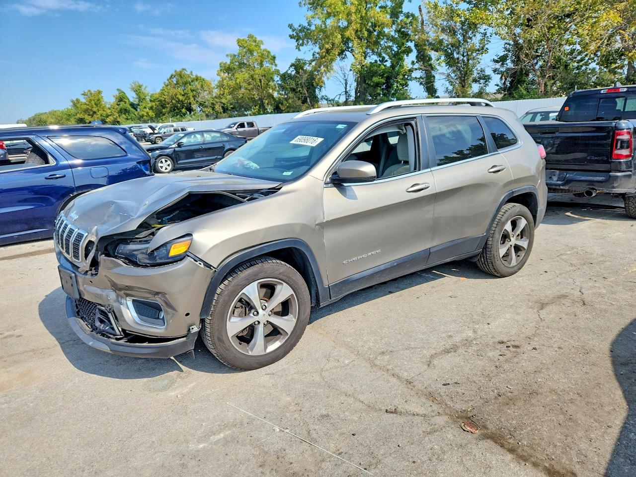 2019 JEEP CHEROKEE — Front 3/4