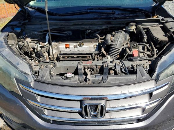 2013 HONDA CRV LX — Engine bay