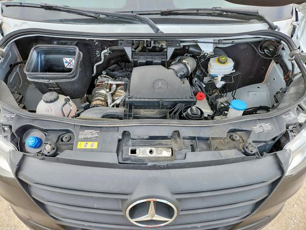 2025 MERCEDES-BENZ SPRINTER — Engine bay