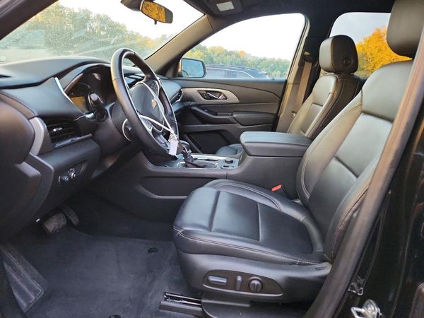 2023 CHEVROLET TRAVERSE LT — DENT