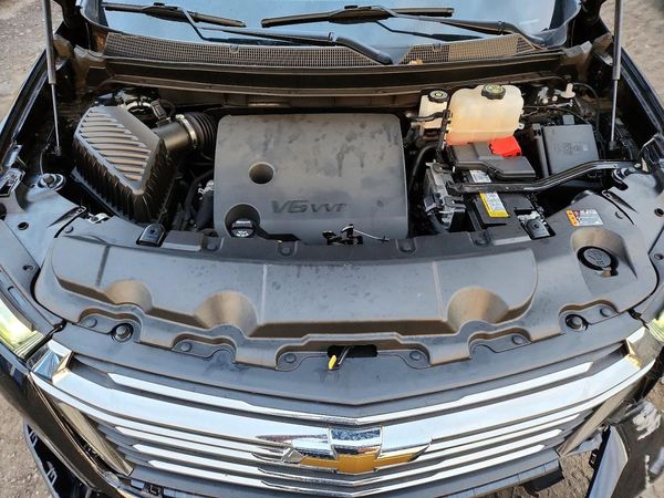 2023 CHEVROLET TRAVERSE LT — Engine bay