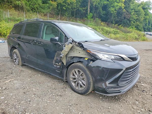 2021 TOYOTA SIENNA — Passenger 3/4