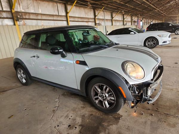 2013 MINI COOPER — Passenger 3/4