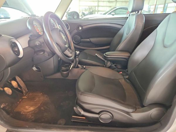 2013 MINI COOPER — DENT