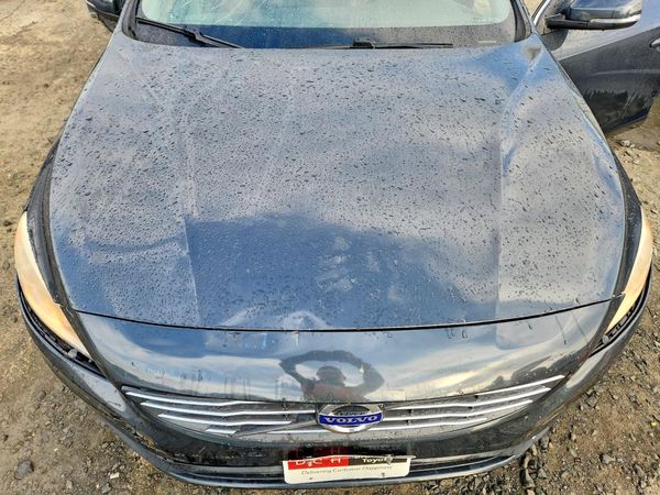2016 VOLVO S60 — Engine bay