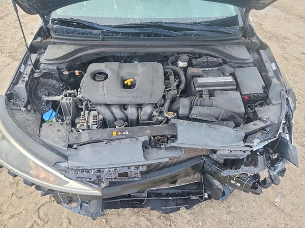 2020 HYUNDAI ELANTRA — Engine bay