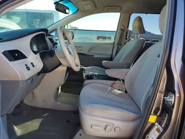 2012 TOYOTA SIENNA — DENT