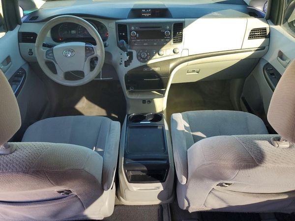 2012 TOYOTA SIENNA — CKPT