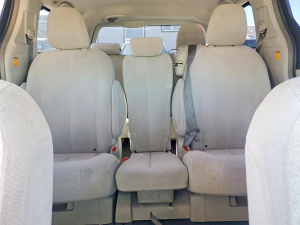 2012 TOYOTA SIENNA — SUVN