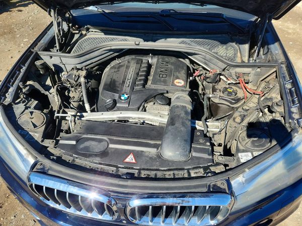 2015 BMW X5 xDrive35i — Engine bay