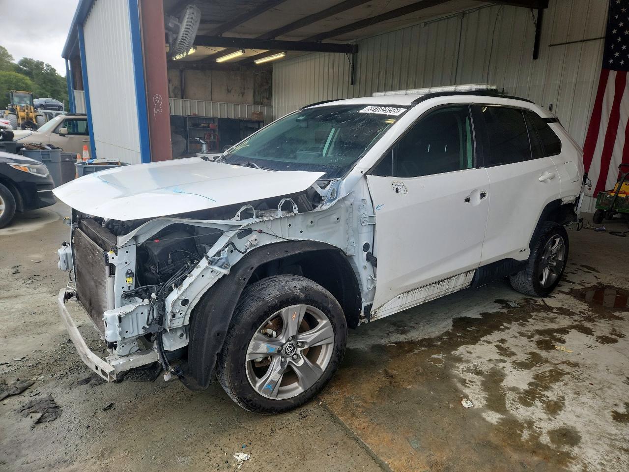2023 TOYOTA RAV4 LE — Front 3/4