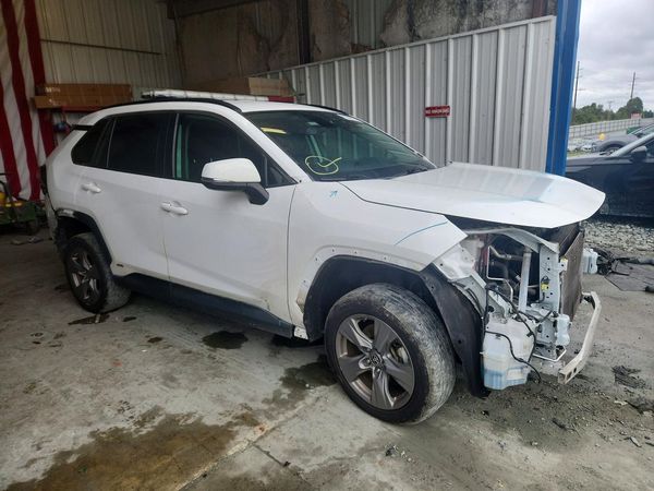 2023 TOYOTA RAV4 LE — Passenger 3/4