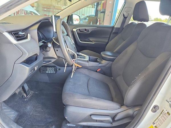 2023 TOYOTA RAV4 LE — DENT