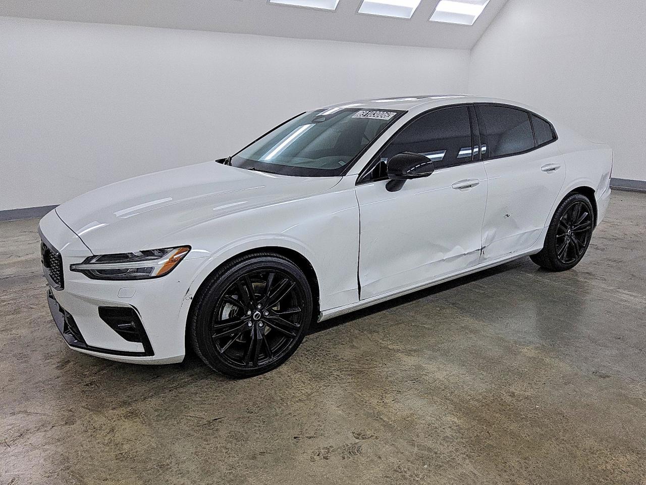 2024 VOLVO S60 Plus Black Edition — Front 3/4