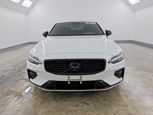 2024 VOLVO S60 Plus Black Edition — DIRF