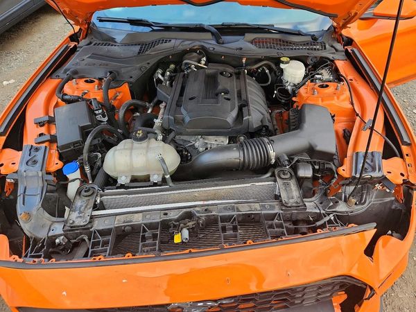 2020 FORD MUSTANG — Engine bay