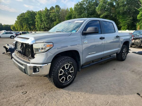 2018 TOYOTA TUNDRA SR5 — Front 3/4