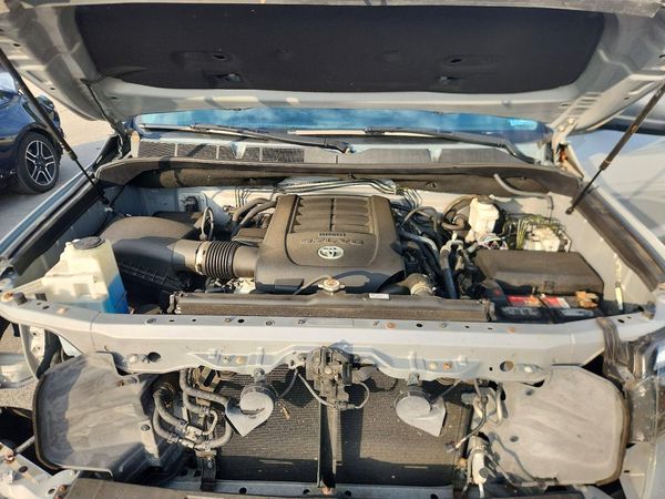 2018 TOYOTA TUNDRA SR5 — Engine bay