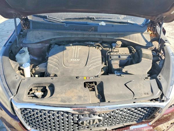2017 KIA SORENTO — Engine bay
