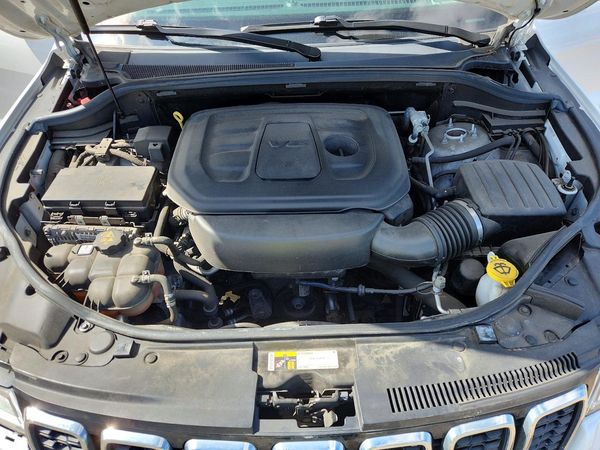 2019 JEEP GRAND CHEROKEE Limited — Engine bay