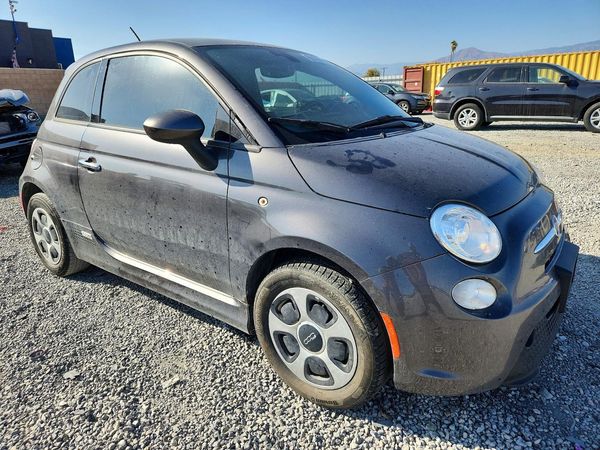 2018 FIAT 500 Battery Electric — Passenger 3/4