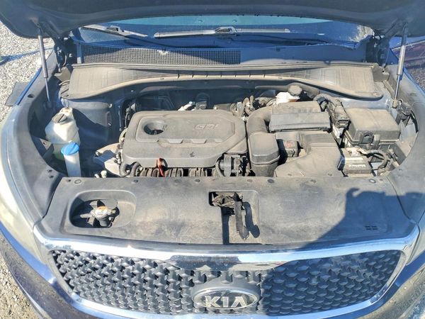 2016 KIA SORENTO — Engine bay
