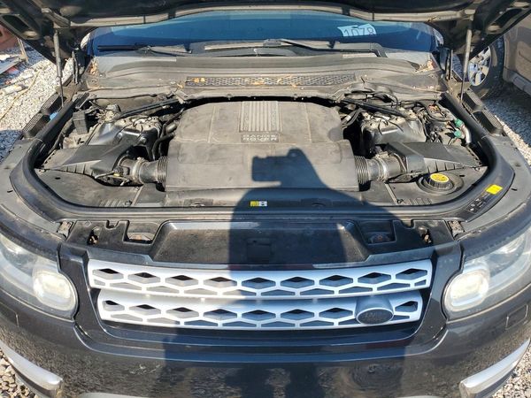 2014 LAND ROVER RANGEROVER HSE — Engine bay