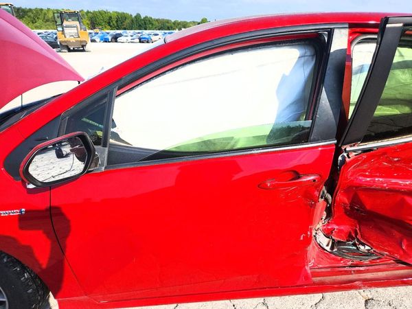 2021 TOYOTA PRIUS — DENT