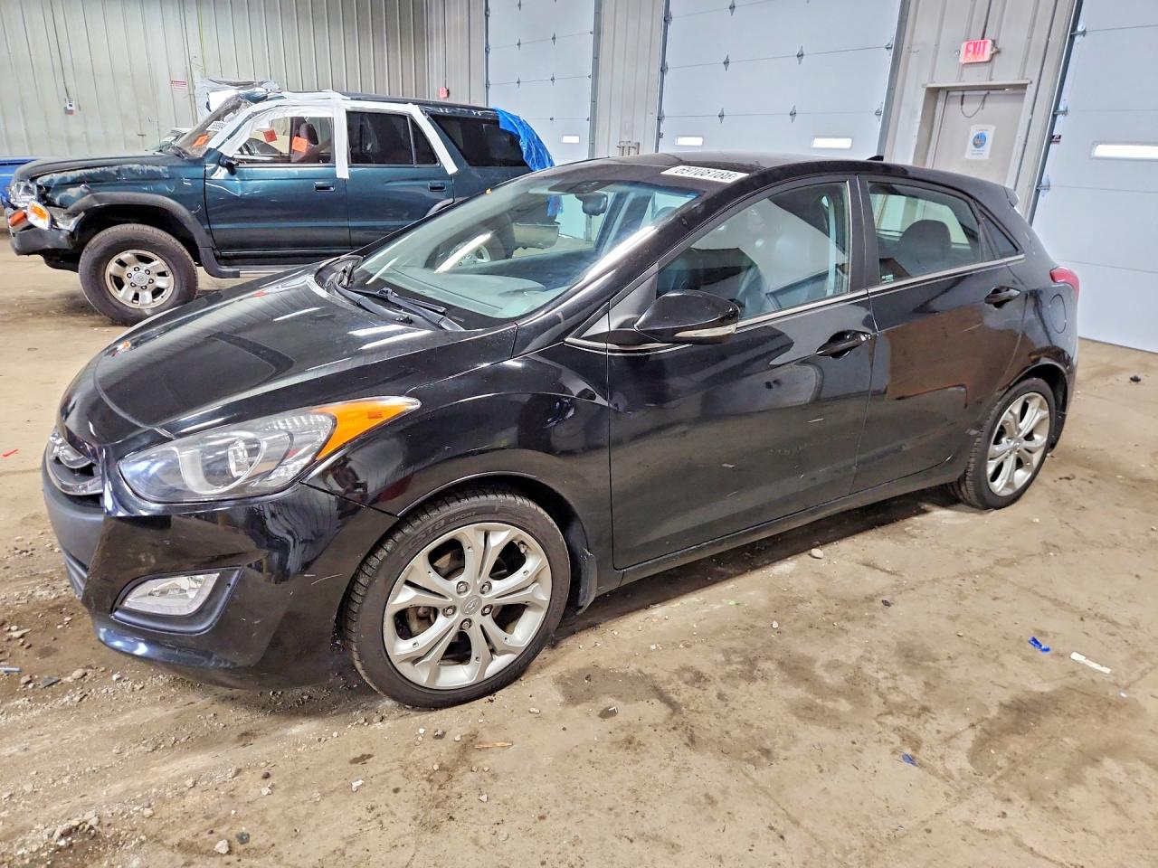 2013 HYUNDAI ELANTRA — Front 3/4