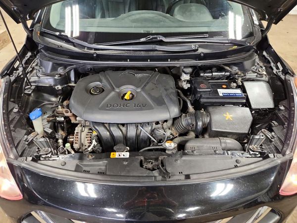 2013 HYUNDAI ELANTRA — Engine bay