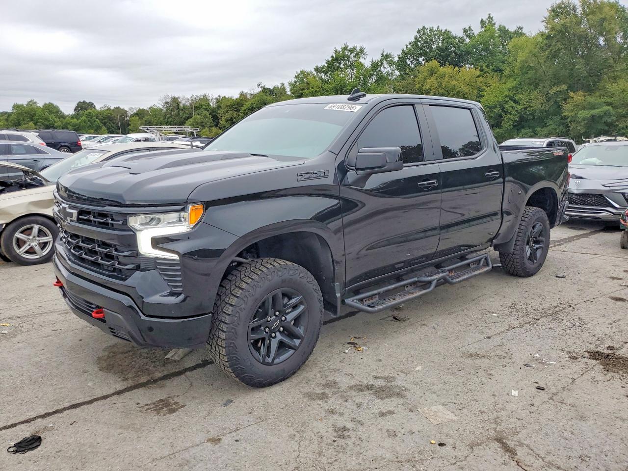 2024 CHEVROLET SILVERADO Trail Boss - LT — Front 3/4