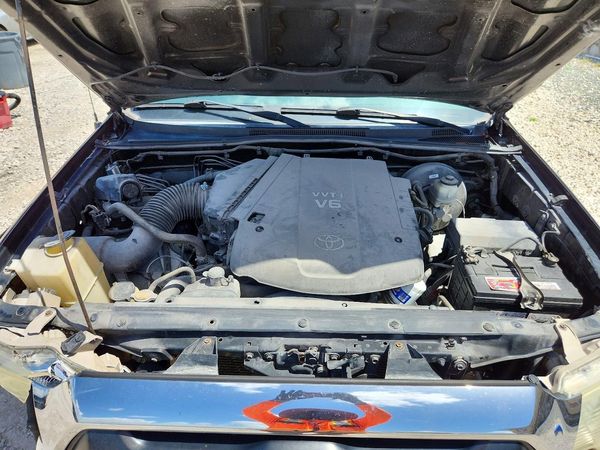 2013 TOYOTA TACOMA Delux — Engine bay