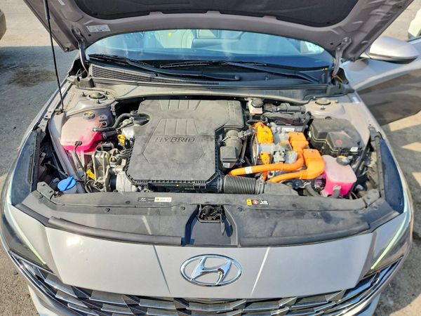 2023 HYUNDAI ELANTRA Limited — Engine bay