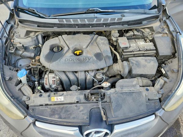 2014 HYUNDAI ELANTRA — Engine bay