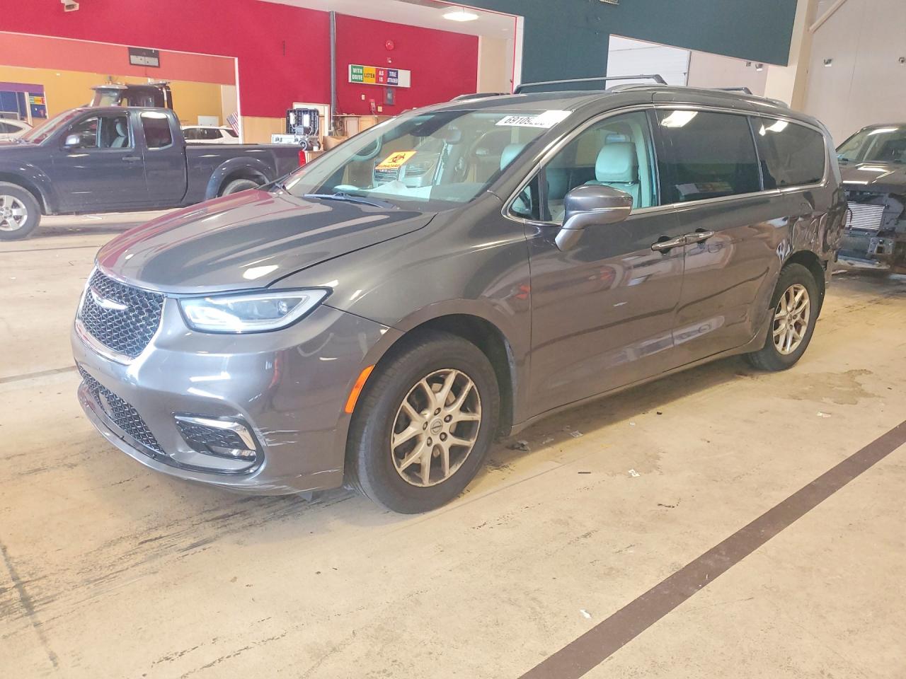2021 CHRYSLER PACIFICA — Front 3/4
