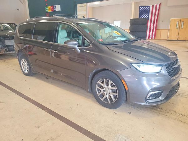 2021 CHRYSLER PACIFICA — Passenger 3/4