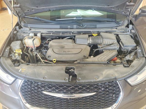 2021 CHRYSLER PACIFICA — Engine bay