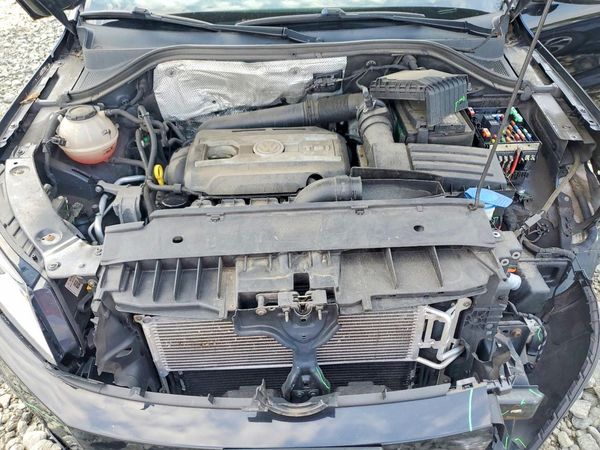 2018 VOLKSWAGEN TIGUAN LIM 4Motion Base — Engine bay