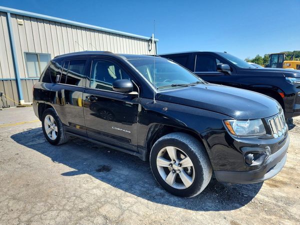 2014 JEEP COMPASS Latitude — Passenger 3/4