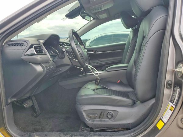 2019 TOYOTA CAMRY — DENT