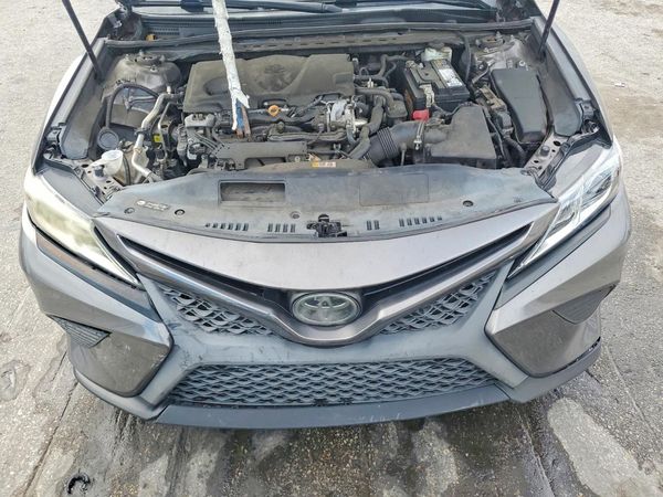 2019 TOYOTA CAMRY — Engine bay