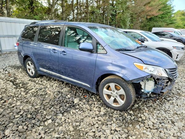 2016 TOYOTA SIENNA — Passenger 3/4